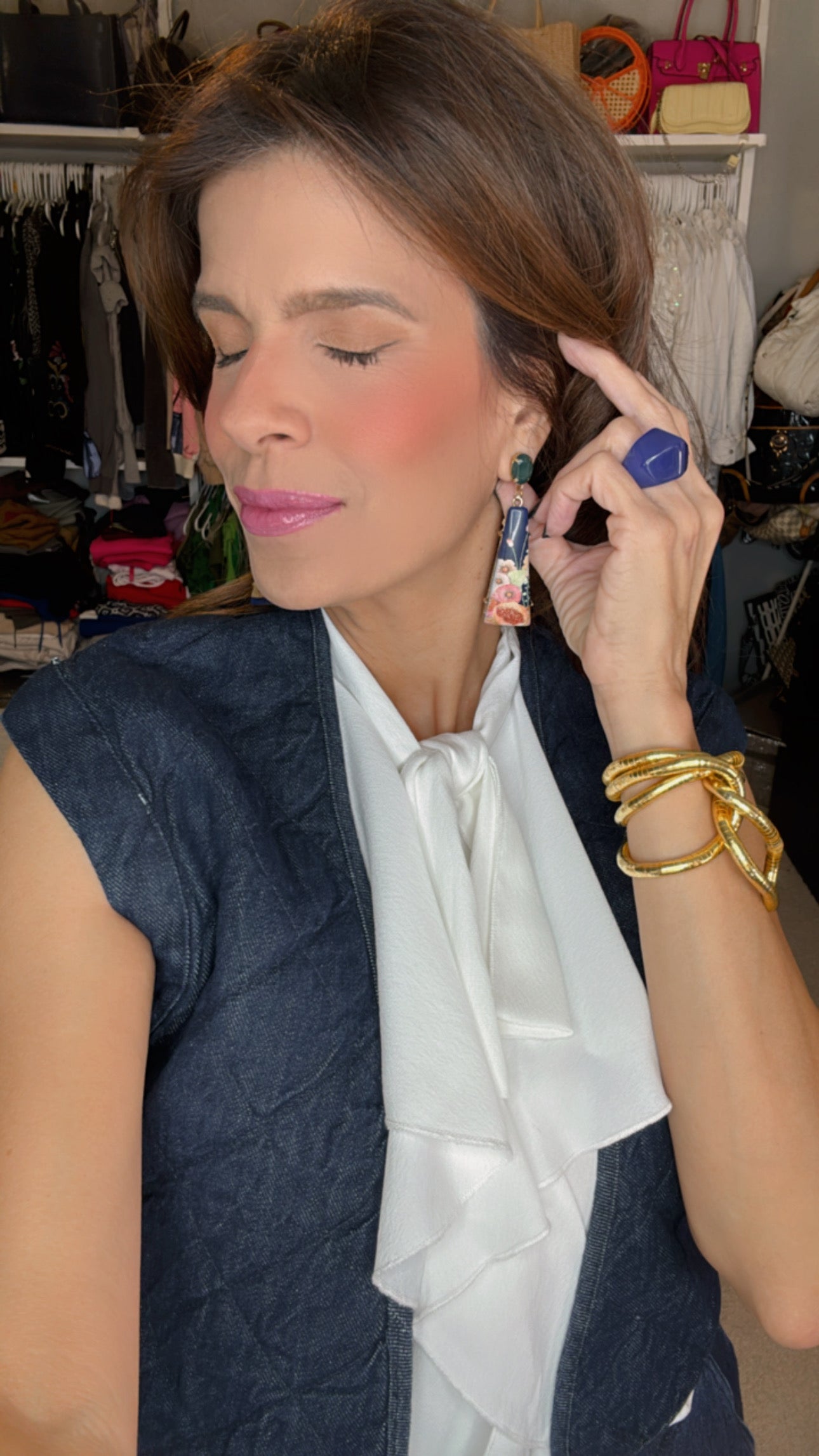 🌆🤍 Perla Urbana: elegancia clásica con un toque moderno y vibrante♥️