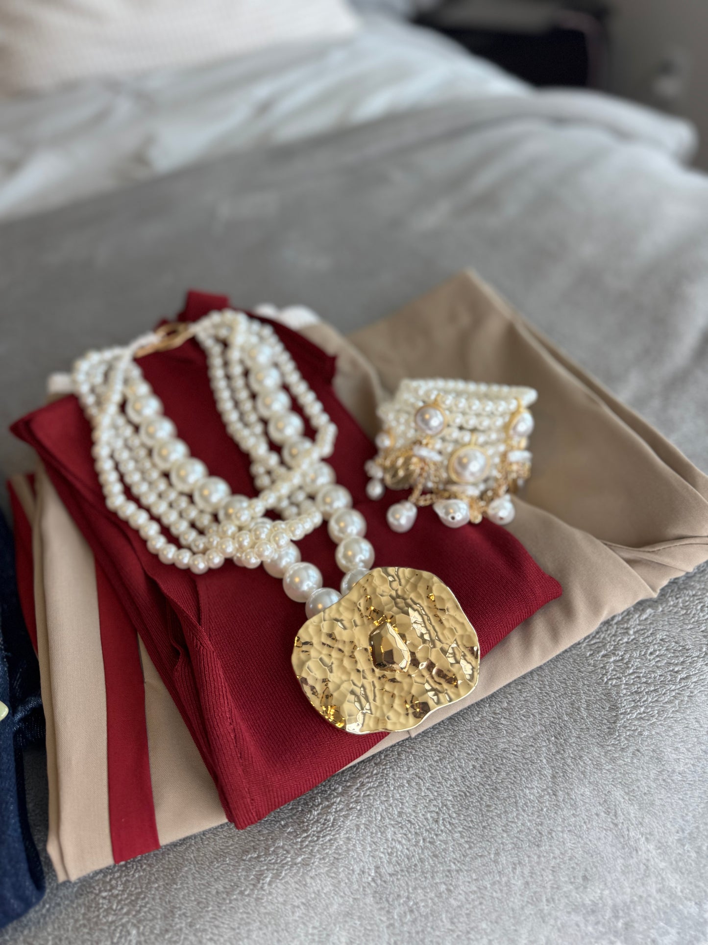 🌆🤍 Perla Urbana: elegancia clásica con un toque moderno y vibrante♥️