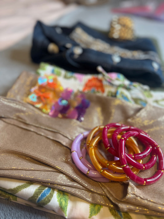 🌴☀️ Aura Tropical: prendas frescas y accesorios vibrantes que llenan tu estilo de energía y alegría ✨