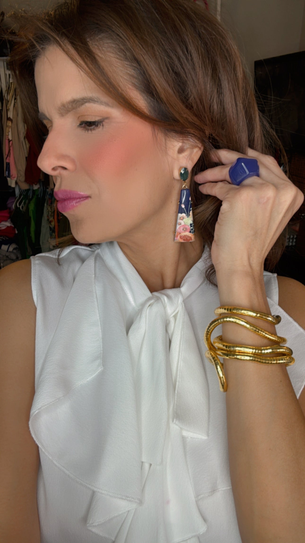 🌆🤍 Perla Urbana: elegancia clásica con un toque moderno y vibrante♥️