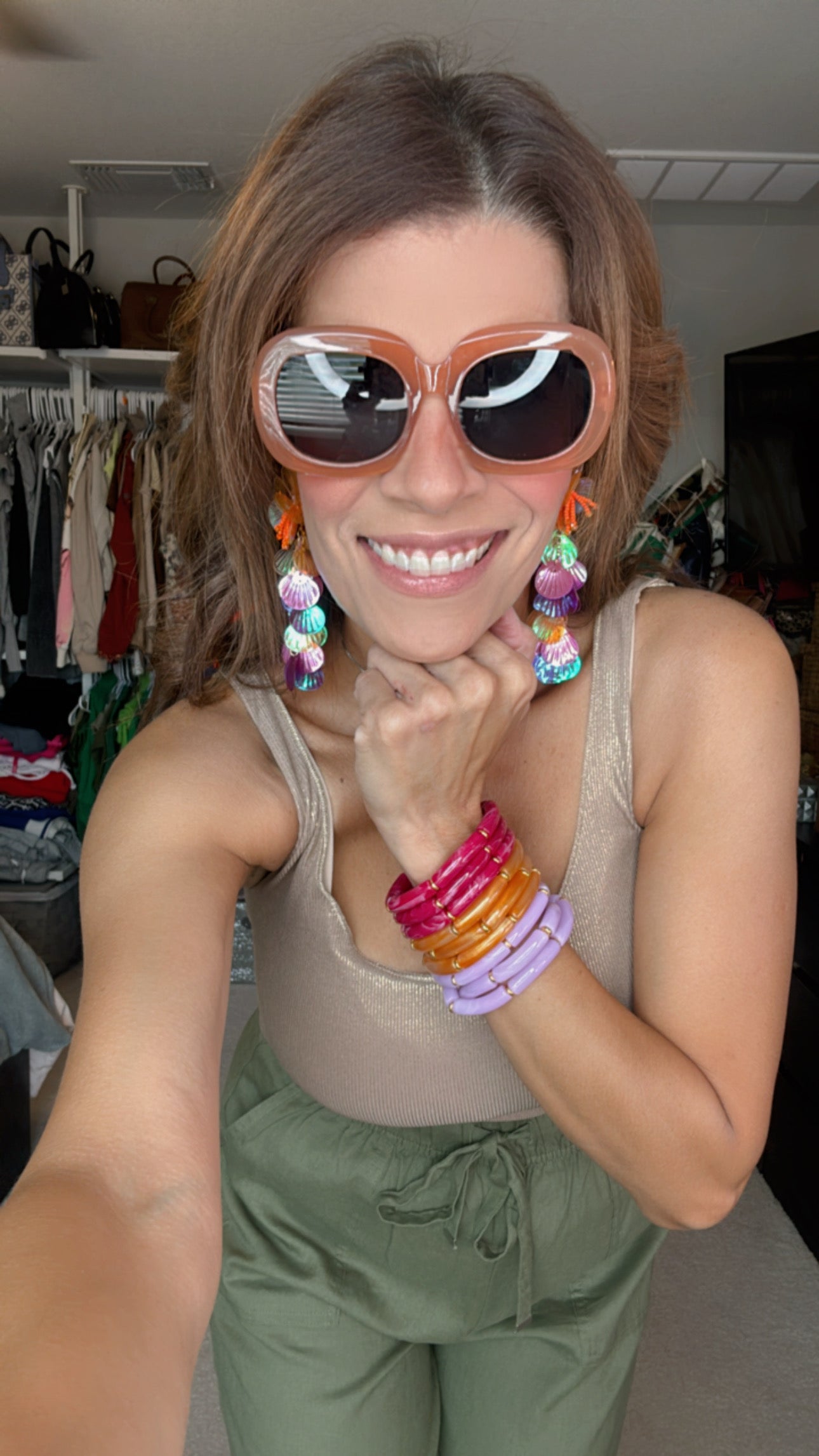 🌴☀️ Aura Tropical: prendas frescas y accesorios vibrantes que llenan tu estilo de energía y alegría ✨