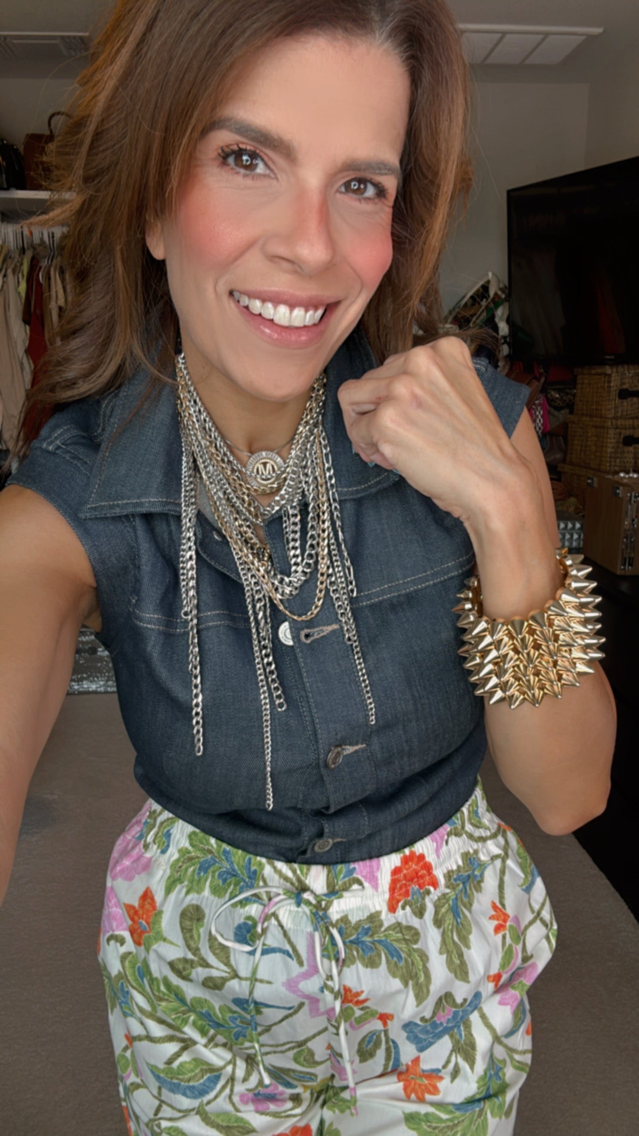 🌴☀️ Aura Tropical: prendas frescas y accesorios vibrantes que llenan tu estilo de energía y alegría ✨
