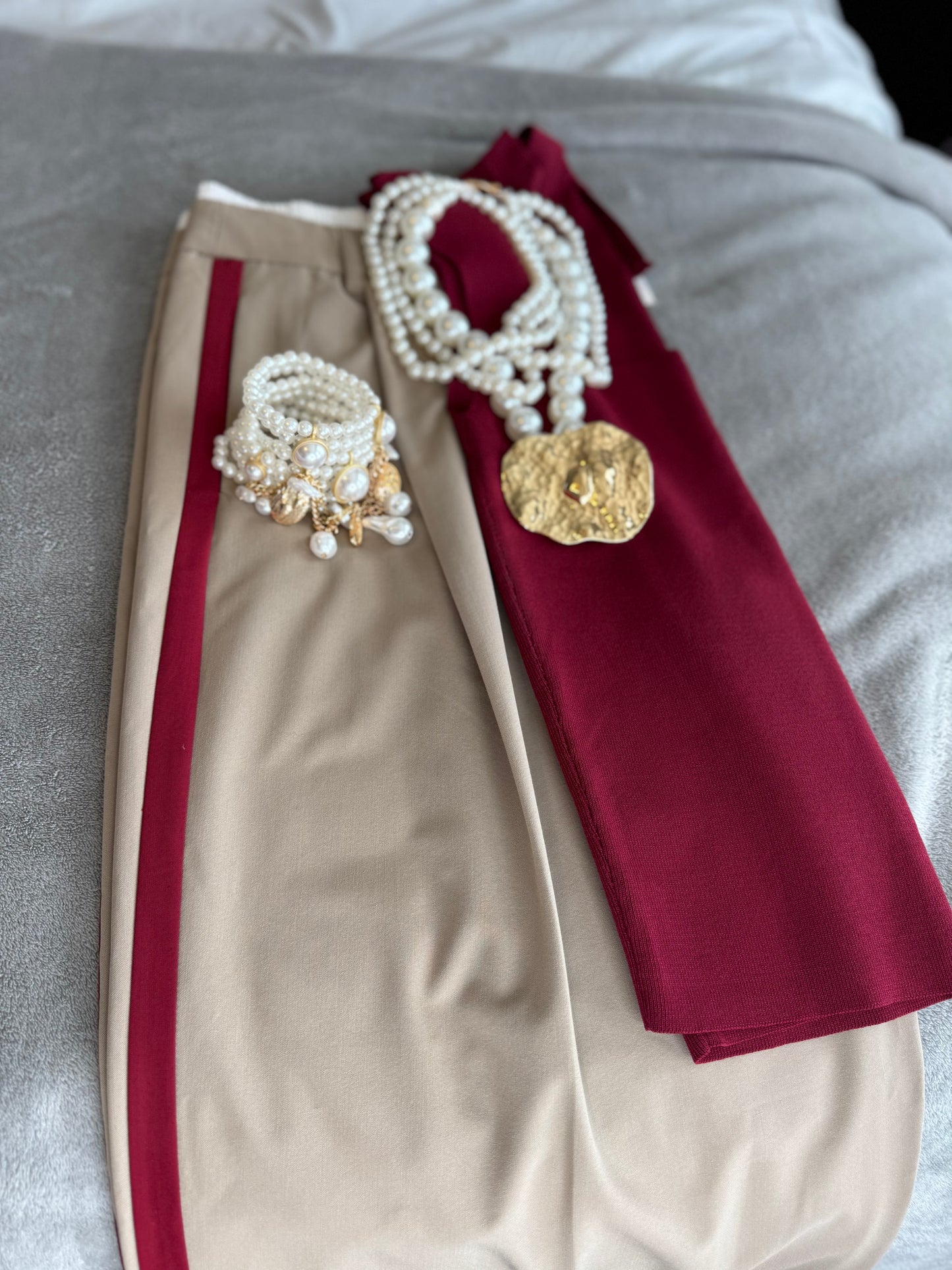 🌆🤍 Perla Urbana: elegancia clásica con un toque moderno y vibrante♥️