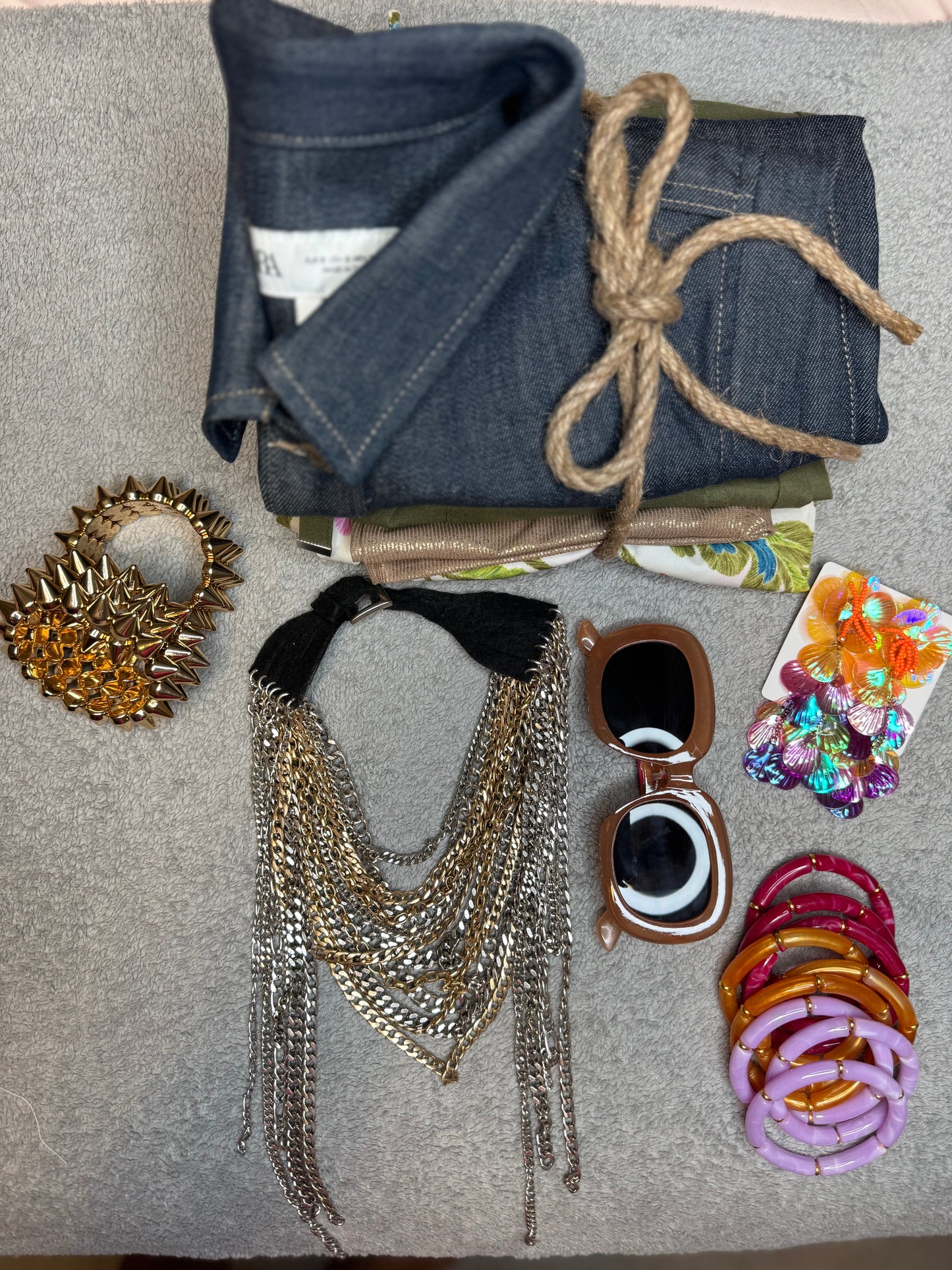 🌴☀️ Aura Tropical: prendas frescas y accesorios vibrantes que llenan tu estilo de energía y alegría ✨