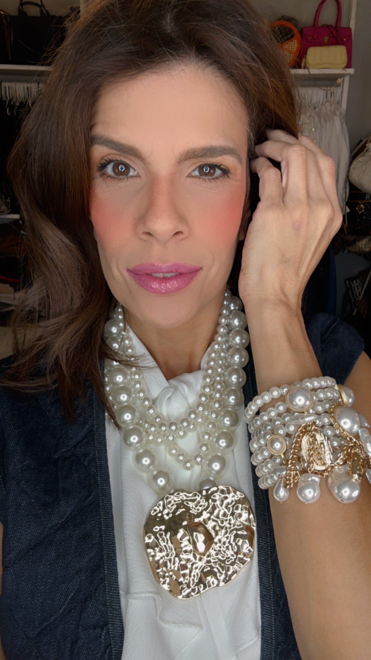 🌆🤍 Perla Urbana: elegancia clásica con un toque moderno y vibrante♥️
