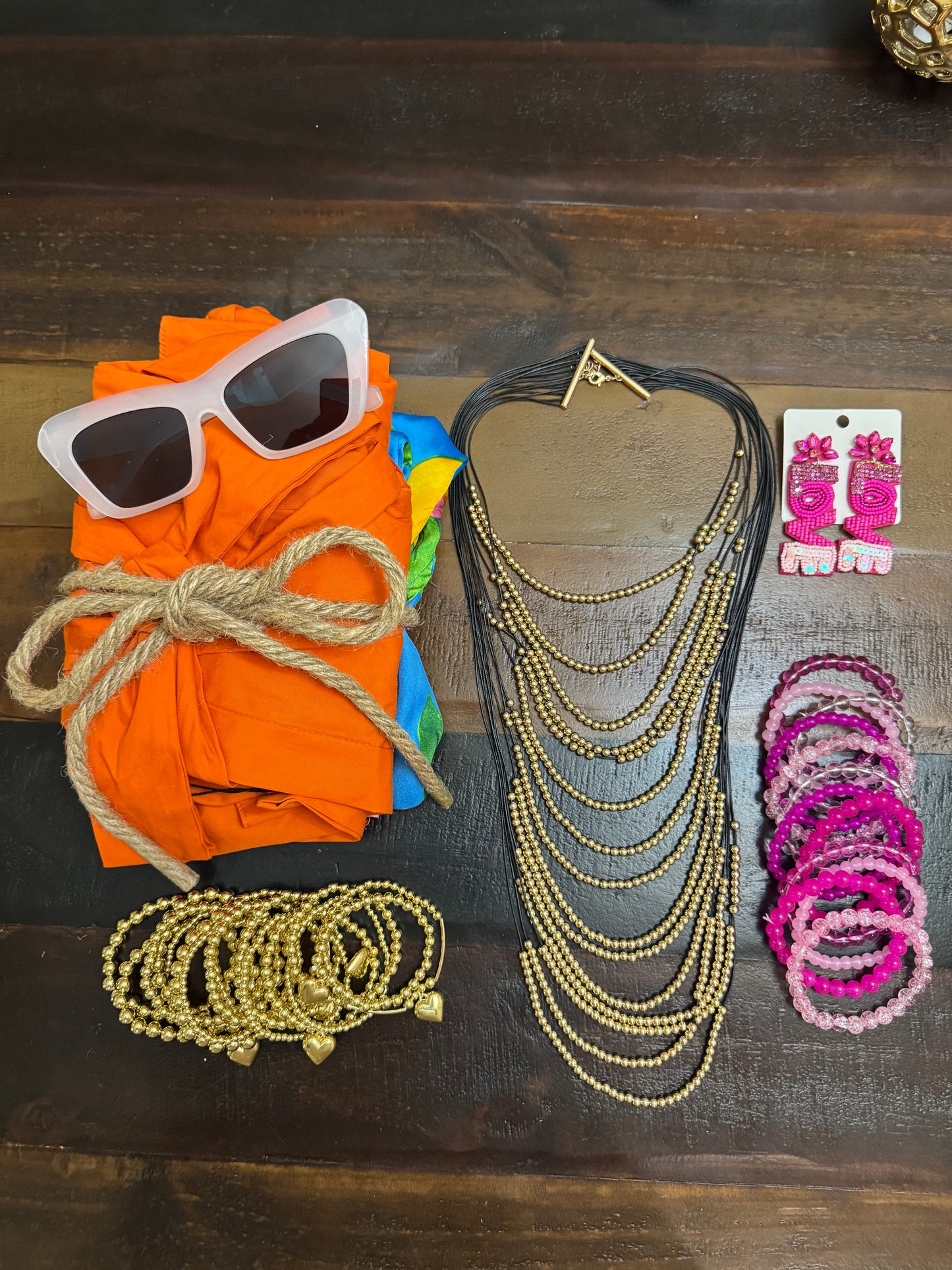 🌺🔥 Flor & Fuego: dos vestidos + accesorios que combinan lo delicado y lo apasionado ✨