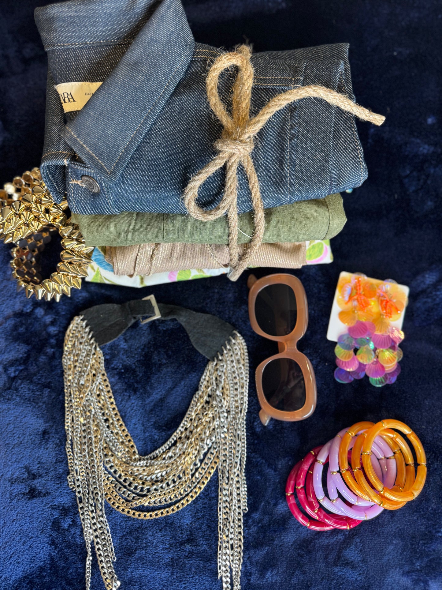 🌴☀️ Aura Tropical: prendas frescas y accesorios vibrantes que llenan tu estilo de energía y alegría ✨