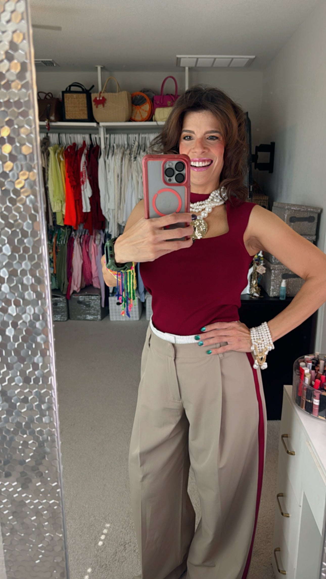 🌆🤍 Perla Urbana: elegancia clásica con un toque moderno y vibrante♥️