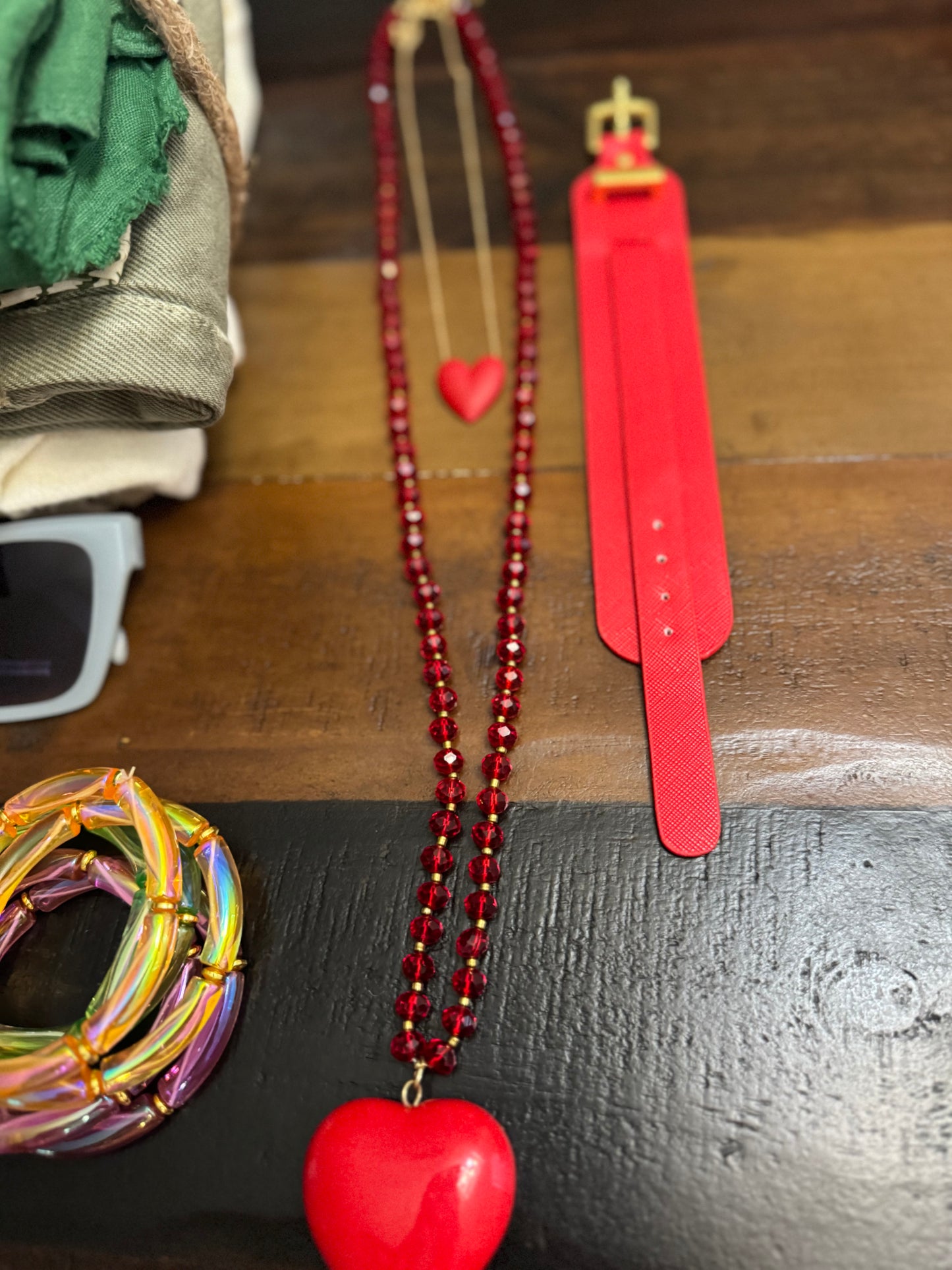 🌱✨ Verde Esencial: prendas frescas y accesorios vibrantes que multiplican tu estilo hasta en 10 looks distintos ✨