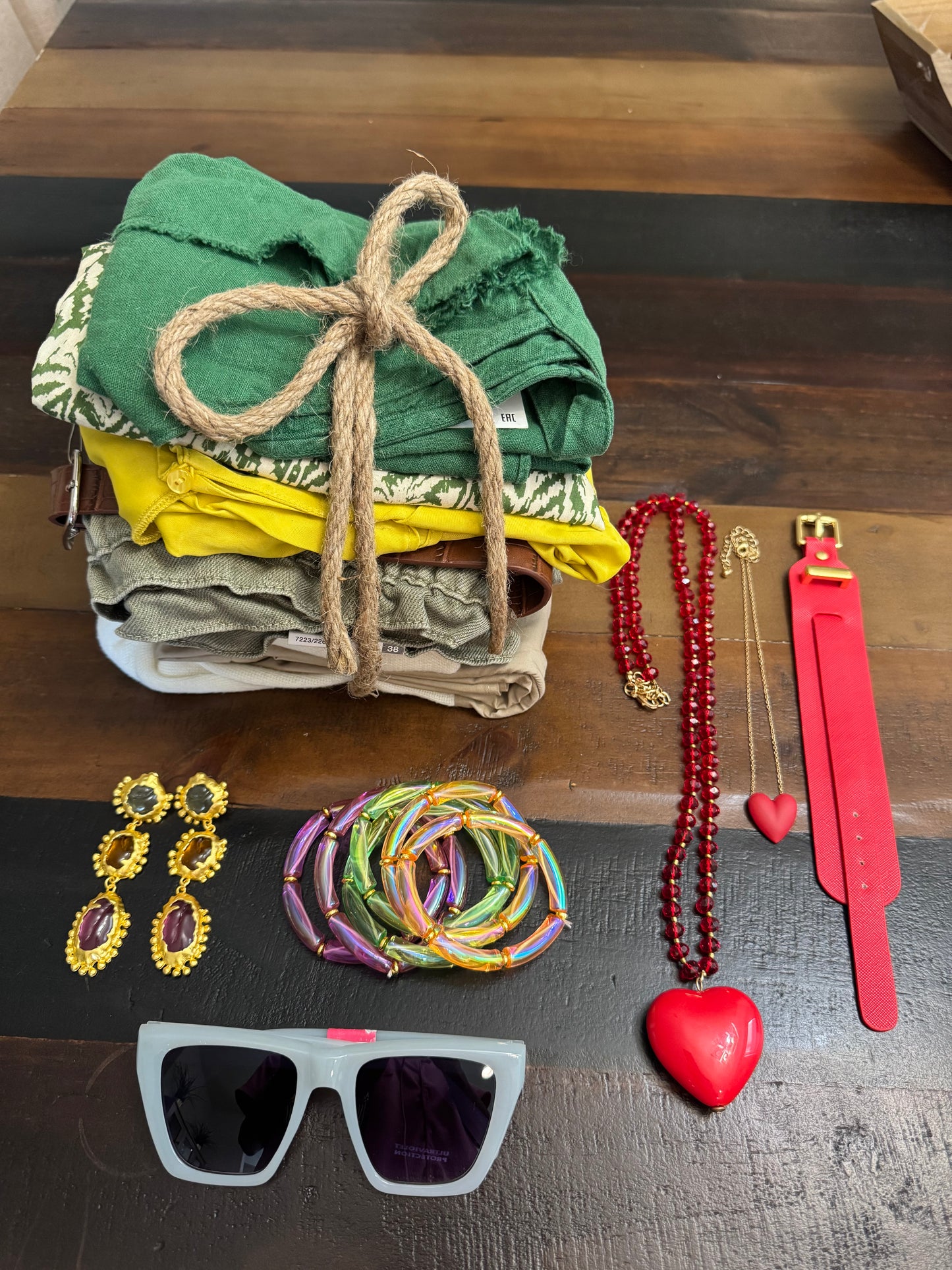 🌱✨ Verde Esencial: prendas frescas y accesorios vibrantes que multiplican tu estilo hasta en 10 looks distintos ✨